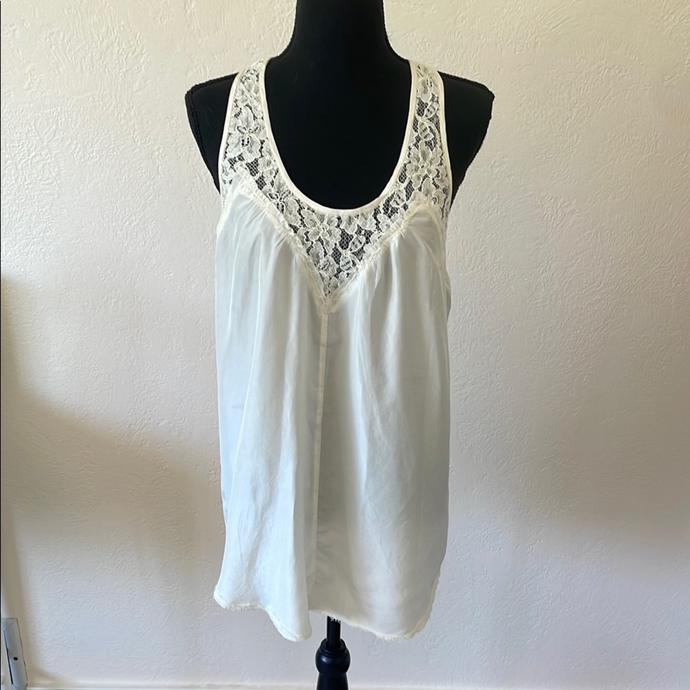EUC ARITZIA Elegant White Lace Trim SILK Women's Top SIZE MEDIUM
